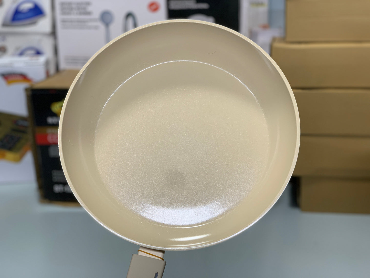 28cm Pure Nonstick Frying Pan Silicone Handle without lid